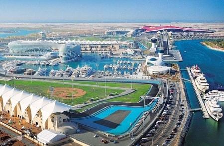 حلبة مرسى ياس لسباقات الفورمولا وان في الإمارات المتحدة 